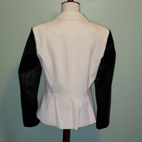 ❤️ 2/$25 … EUC Calvin Klein faux leather blazer (size 4) - Picture 2 of 7